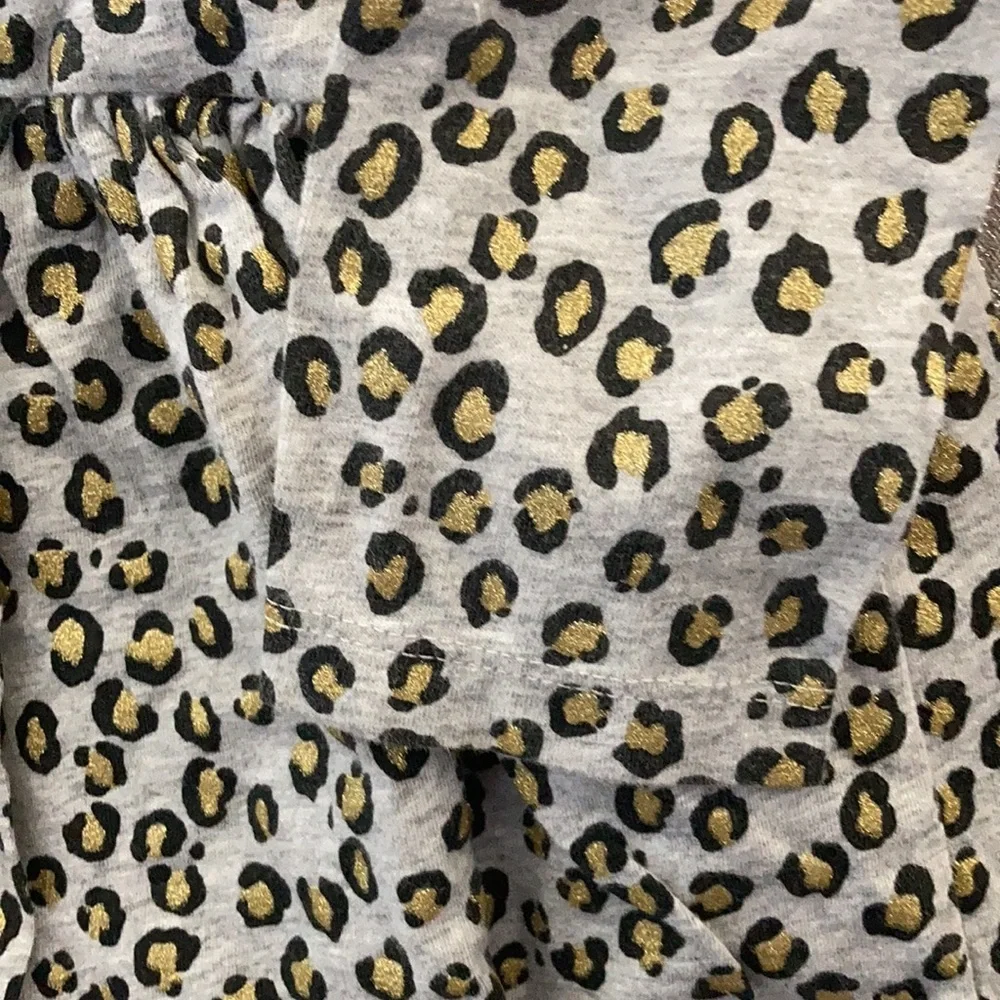 FINAL MARKDOWN Girls’ carter’s Dress (24 months)
